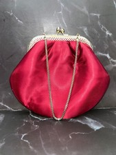 Elegante borsa da sera bordeaux raso struttura metallo traforato catena serpente pietra dorata