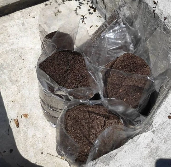 Cow Manure + Vermicompost ( Dried and cleaned) Fertilizer Organic - Farm made - Image 2 of 4