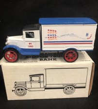 ERTL DIECAST METAL 1:34 SCALE 1931 HAWKEYE MOTOR TRUCK BANK 8B 