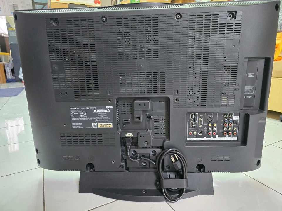 TV Sony Bravia LCD Digital 32" Color Modelo KDL-32XBR4 Foto 3 de 4