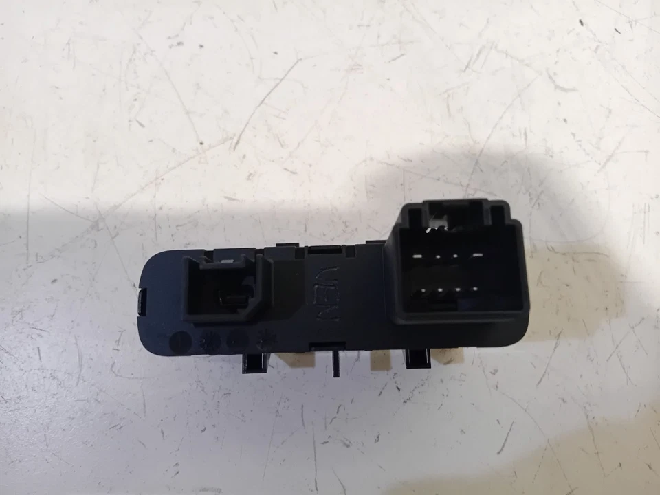 Port AUX Fiat 500 / 595 / 695  1.4 735628336 - Photo 2/4