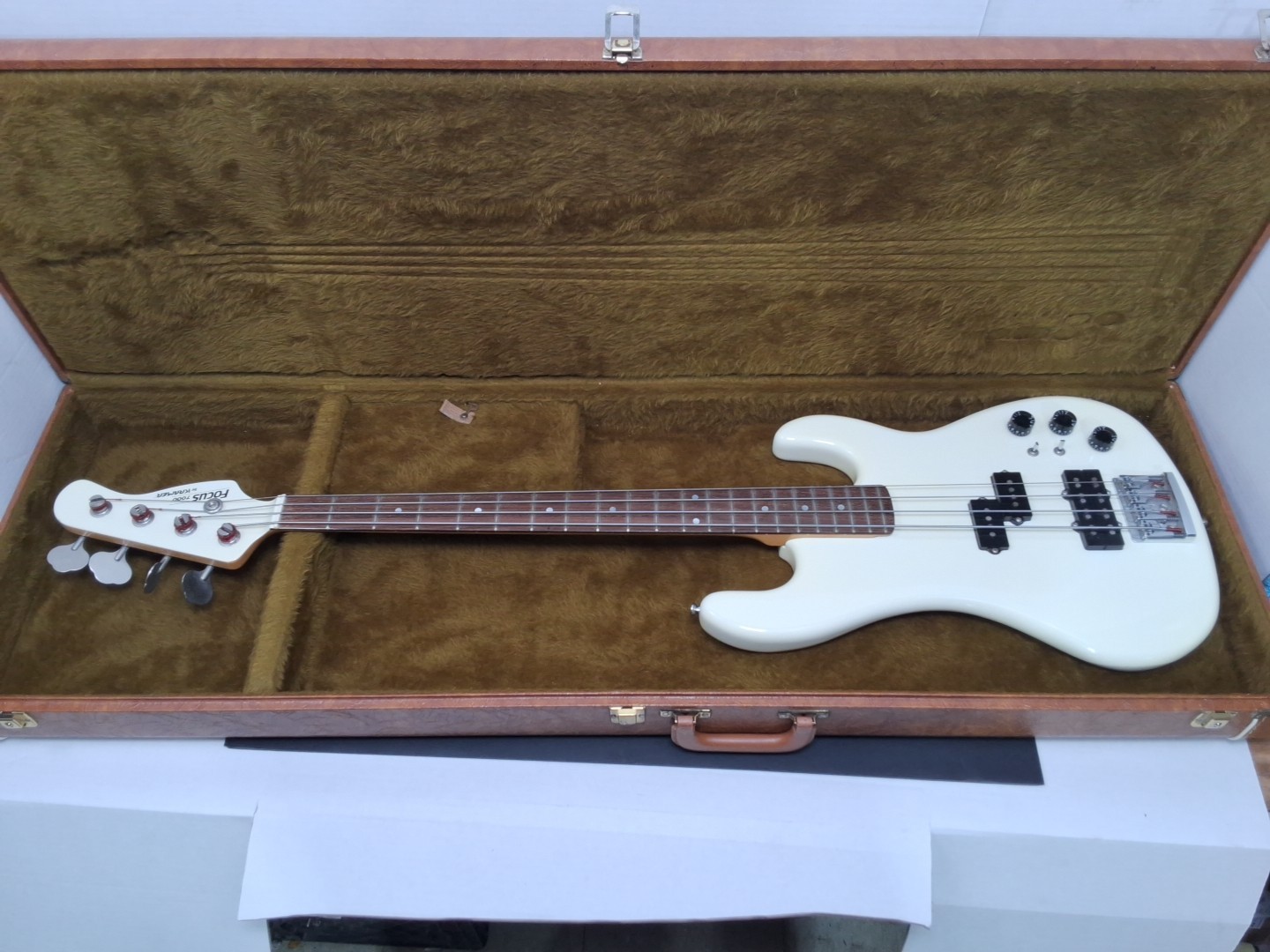 1985? Focus 7000 by Kramer Electric Bass Guitar w / Hard Case - #10660