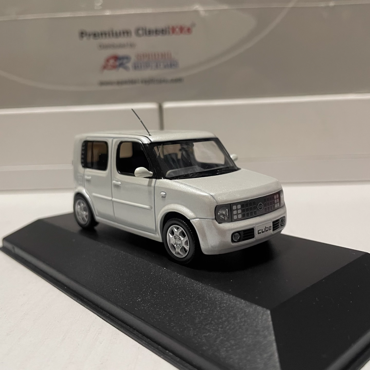 1:43 JCollection Nissan Cube Z11 2002 K-CAR Pearl White Diecast