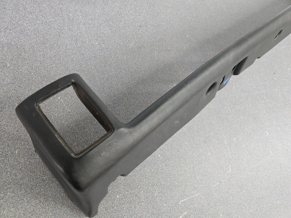 BONITO RODILLERA ACOLCHADA INFERIOR ORIGINAL ORIGINAL PORSCHE 914 1972-76 NLA 26 USADA Foto 2 de 4