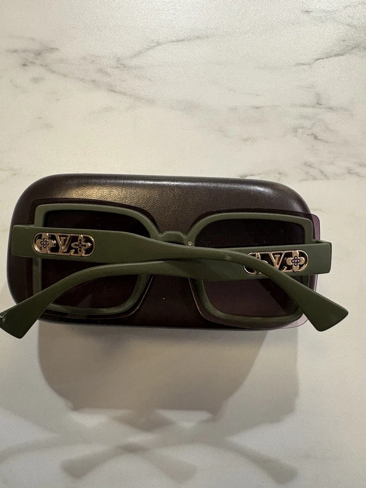 Women’s Louis Vuitton Shade, Olive Frame With Pink Tint. - Image 4 of 4