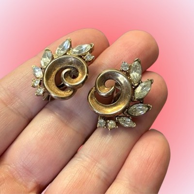 Vintage Crown Trifari goldtone abstract swirl & rhinestone clip earrings Alfred