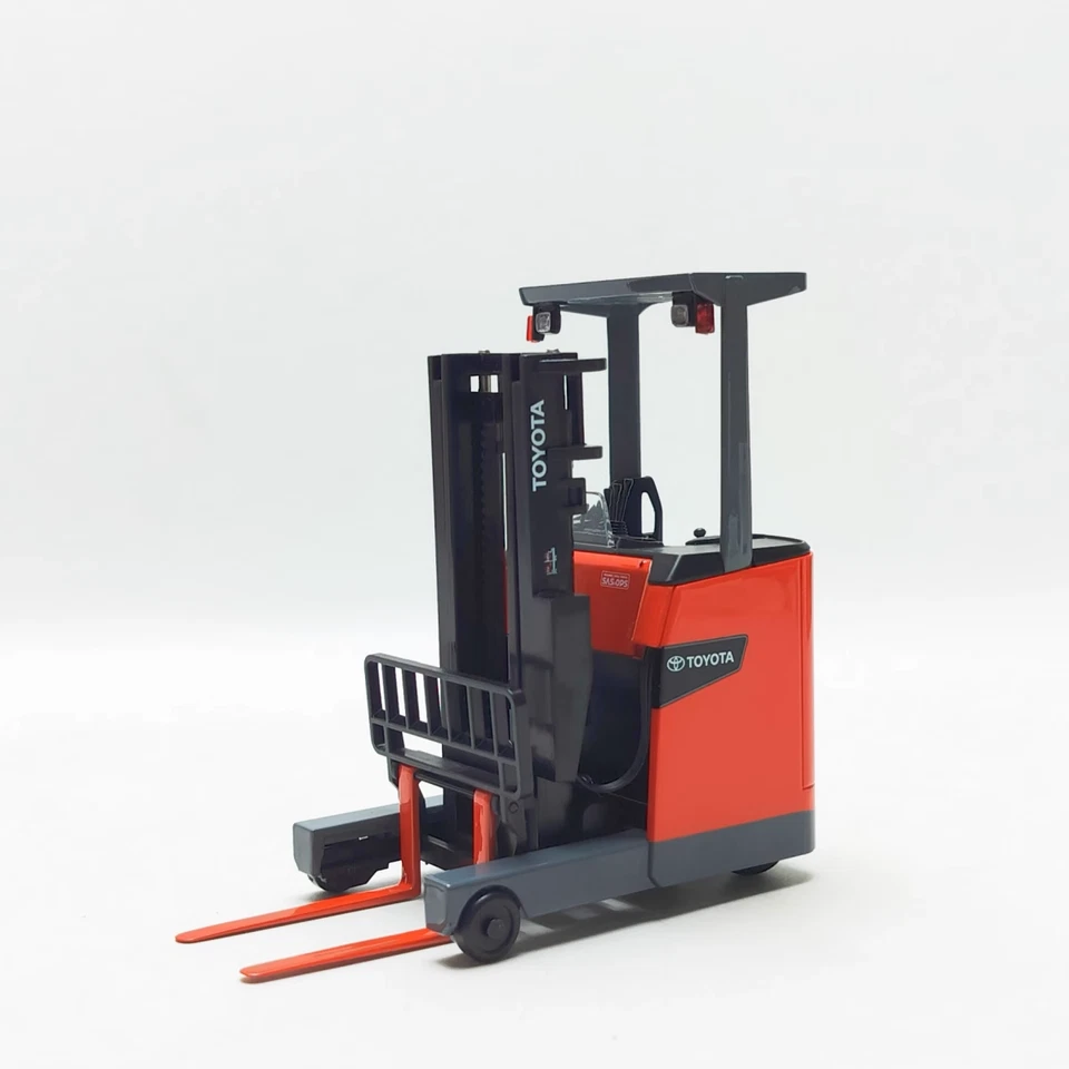 Genuine 1/24 Toyota 15 Electric Forklift Plastic Model - Image 3 of 4