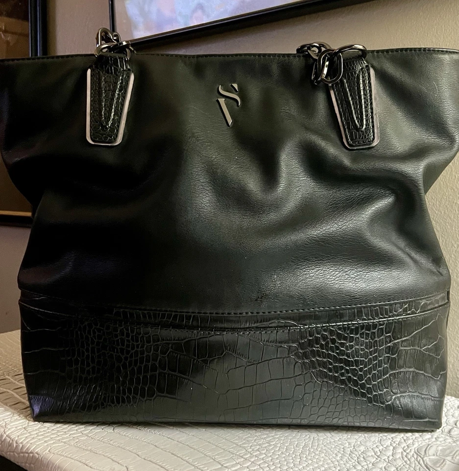 Bolso de Mano Simply Vera Wang Catherine Negro Imitación Cocodrilo Detalles. Bonita bolsa limpia Foto 2 de 4