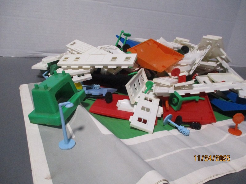 VINTAGE CHILD'S GUIDANCE TOY - GUIDANCETOWN USA PLAY SET