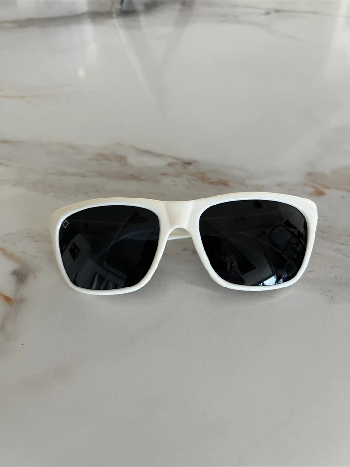 Gafas de sol para mujer con montura negra diamante esquí blanco/marfil, tintadas UV hechas en Francia” Foto 3 de 4