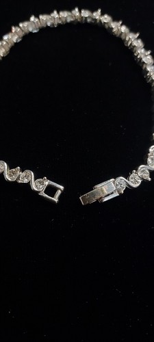 Gorgeous Silver Plated Crystal Bracelet - Picture 5 of 10