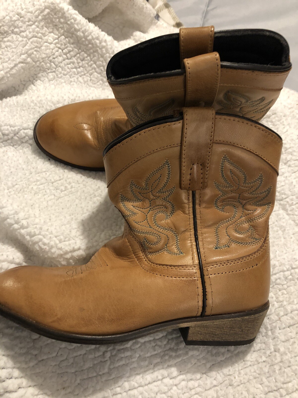 DINGO Womens Willie Leather Embroidery Western Ankle Boots Tan DI 862