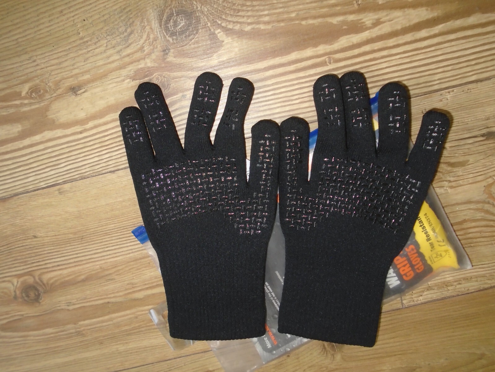 SEALSKINZ DUTY WATERPROOF GRIPPER GLOVES SIZE UK SMALL 7/8 NEW eBay