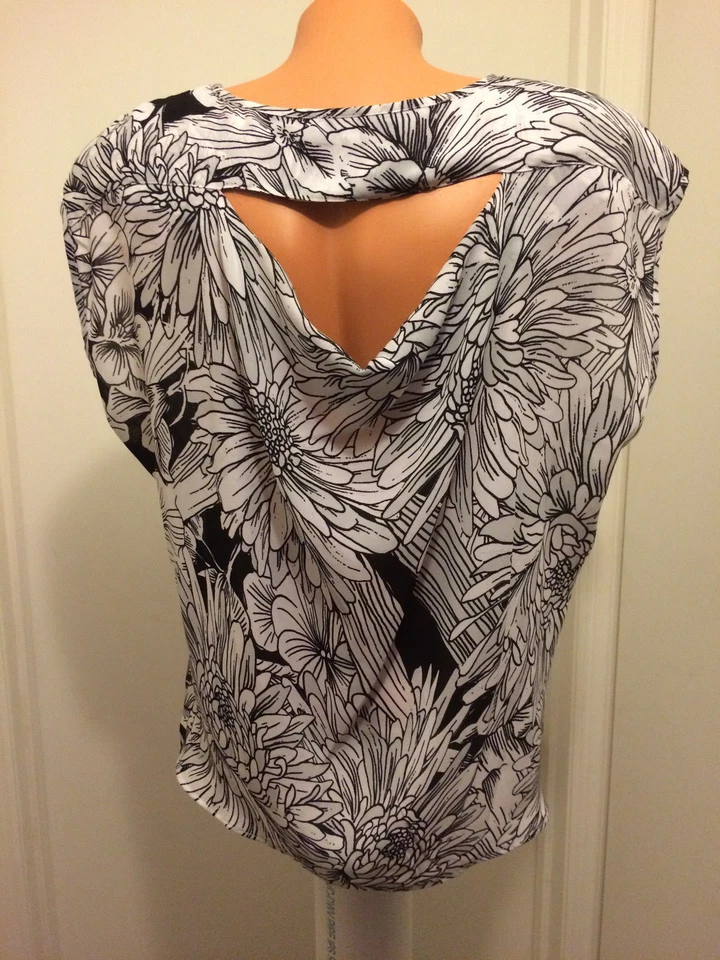 Женская блузка Jennifer Lopez средний размер цветочный топ без рукавов с отверстием под ключ - Изображение 4 из 4