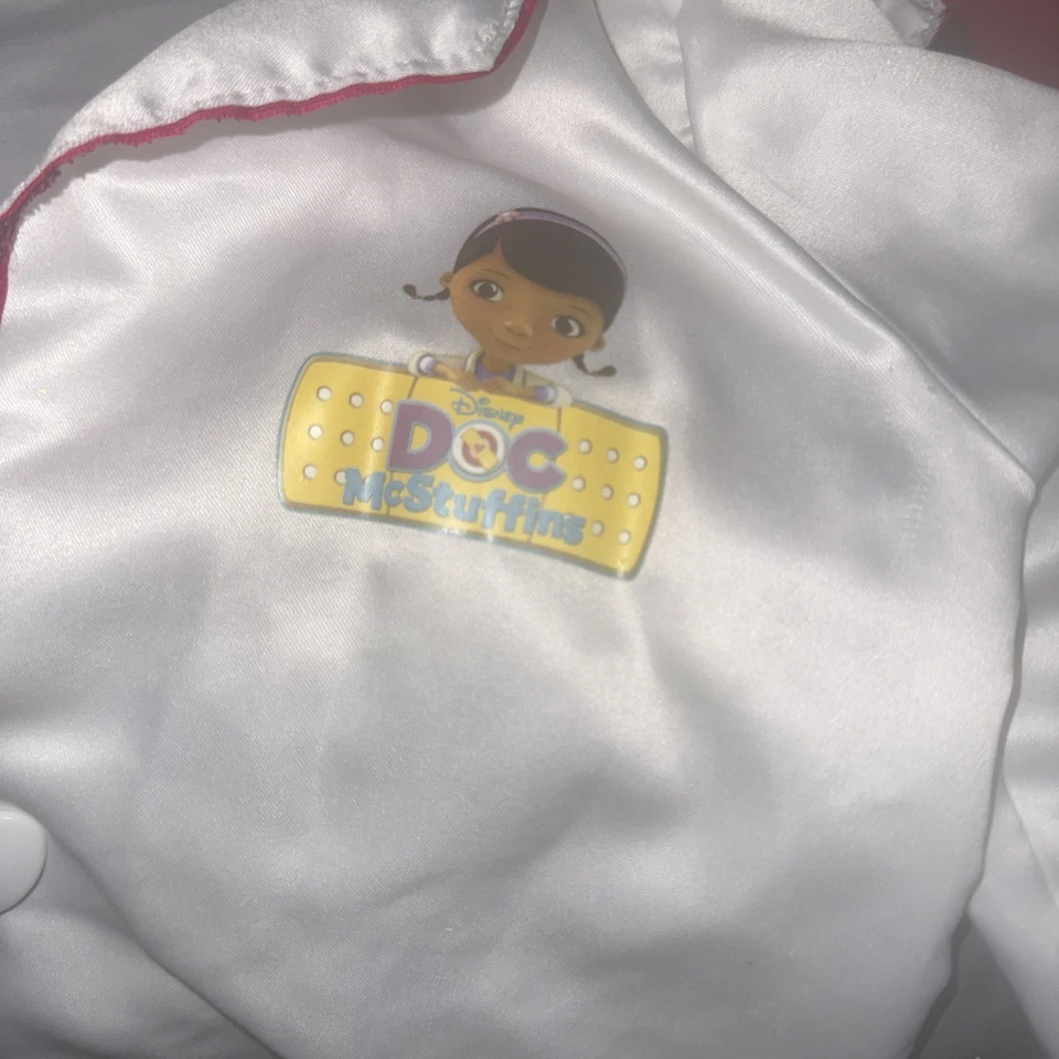 Fantasia infantil Doc McStuffins Disney Doctor fantasia casaco Halloween tamanho 4-6X - Imagem 2 de 3