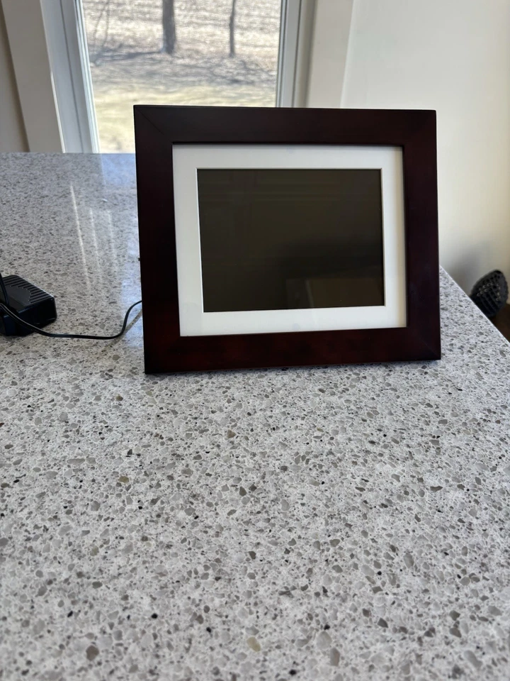 Pandigital Photo Frame 8 inch 1GB of Storage and 6400 Image Capacity - Image 3 of 4