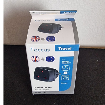 Teccus & ISY Reisestecker Adapter Überspannungsschutz 3680W 250V Schwarz Weiß