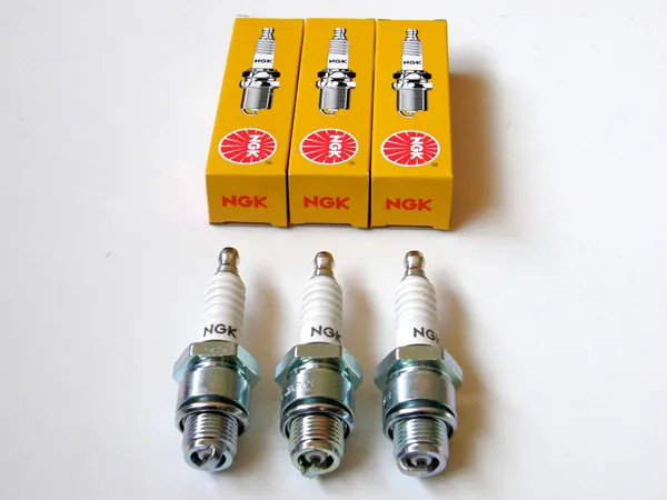 3x Genuine NGK BR8HS Spark Plugs b8hs Kawasaki Suzuki Ktm Yamaha 5510 rd350 oem