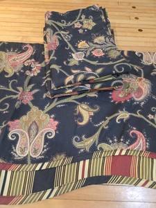 3 Traditions Waverly FLORAL MEDALLION Black Burgandy  Valance 50”x19” Wavy