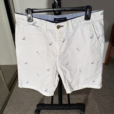 Tommy Hilfiger White Casual Flat Front Shorts  Size 31 With Pelican Print