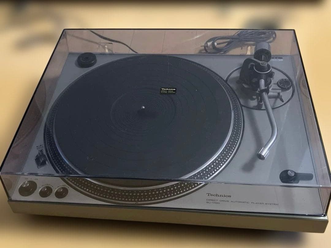 ポータブルプレーヤー Technics SL-1700 Technics SL-1700 Semi-Auto 1