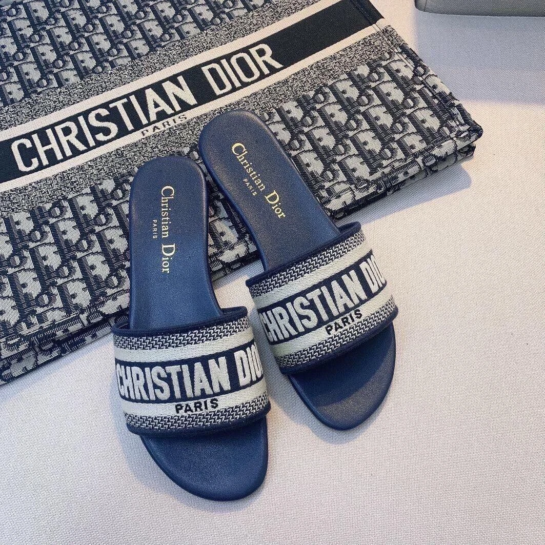 chaussures femme christian dior pointure 9,5 livrées avec le sac noir 