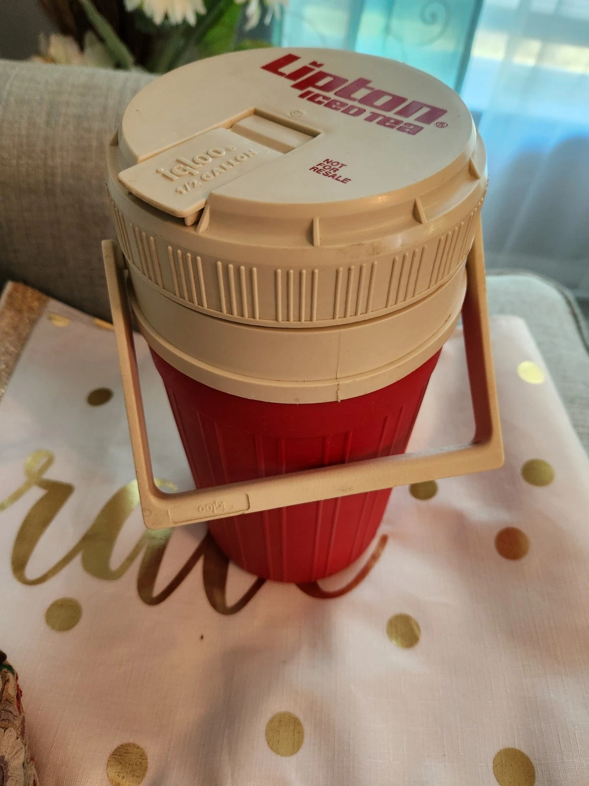 VINTAGE LIPTON ICED TEA IGLOO DRINK COOLER