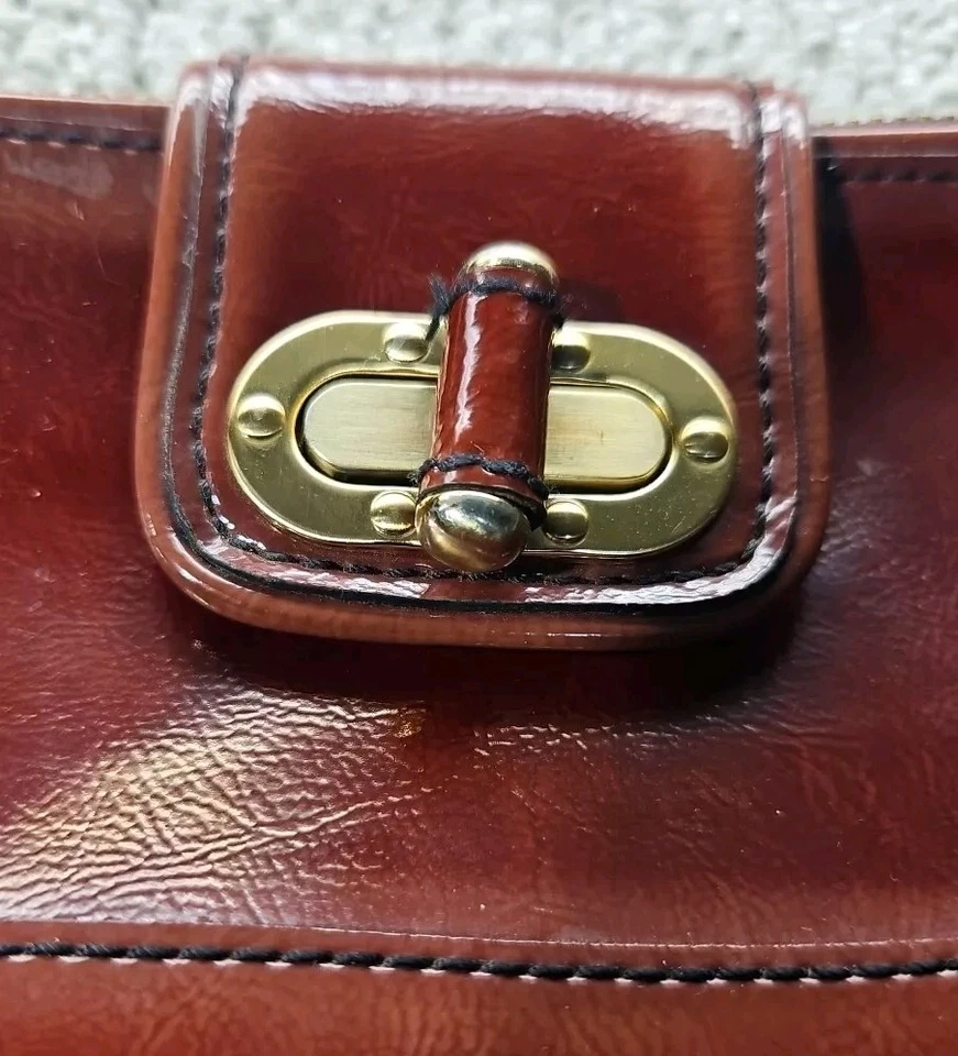 ANN TAYLOR Purse Wristlet Clutch Case Maroon Patent Gold-tone Turnlock Zippered - Image 3 of 4