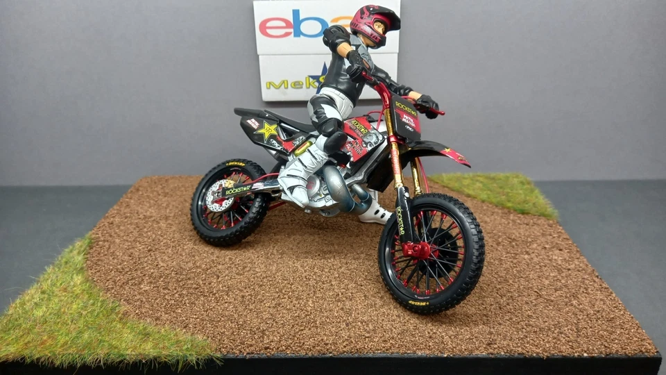 1/12 Metal Mulisha Ronin Syndicate Honda CR 250 Brian Deegan Motocross + Diorama - Immagine 2 di 4