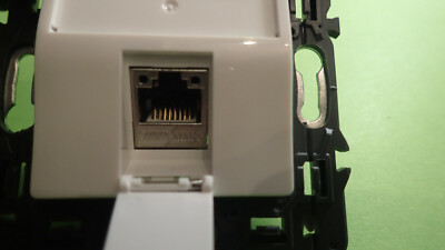 Prise RJ45 Blindée Catégorie 6/6A 500 MHz - Marque Legrand (MMC Link+), Compatible MOSAIC