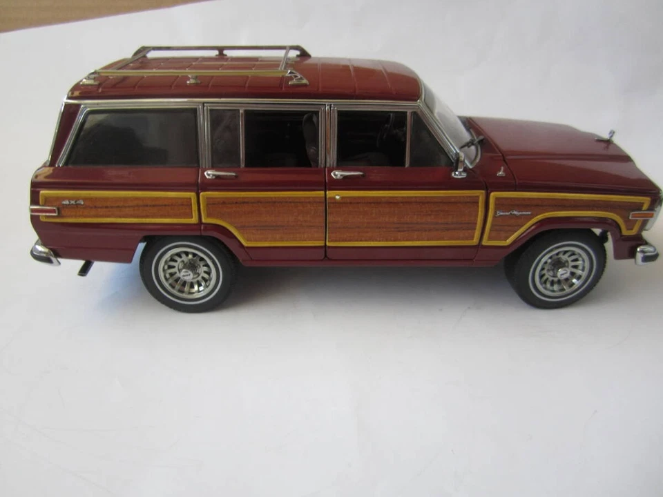 AUTOart 1/18 Scale JEEP Grand Wagoneer Red Diecast Model Car - Image 4 of 4