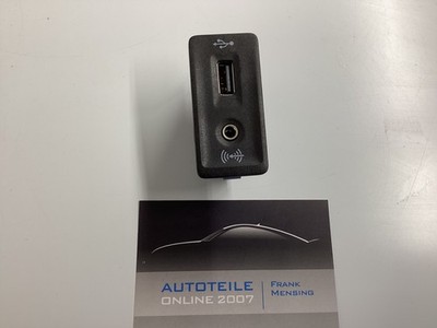 VW Golf Sportsvan Adapter USB AUX Anschluss Eingang Buchse 5G0035222F 5Q0035724
