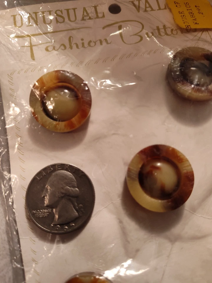 Set of 5 Vintage Bakelite Tortoise Shell Shank Buttons Sealed In Package - NIP - Image 2 of 4