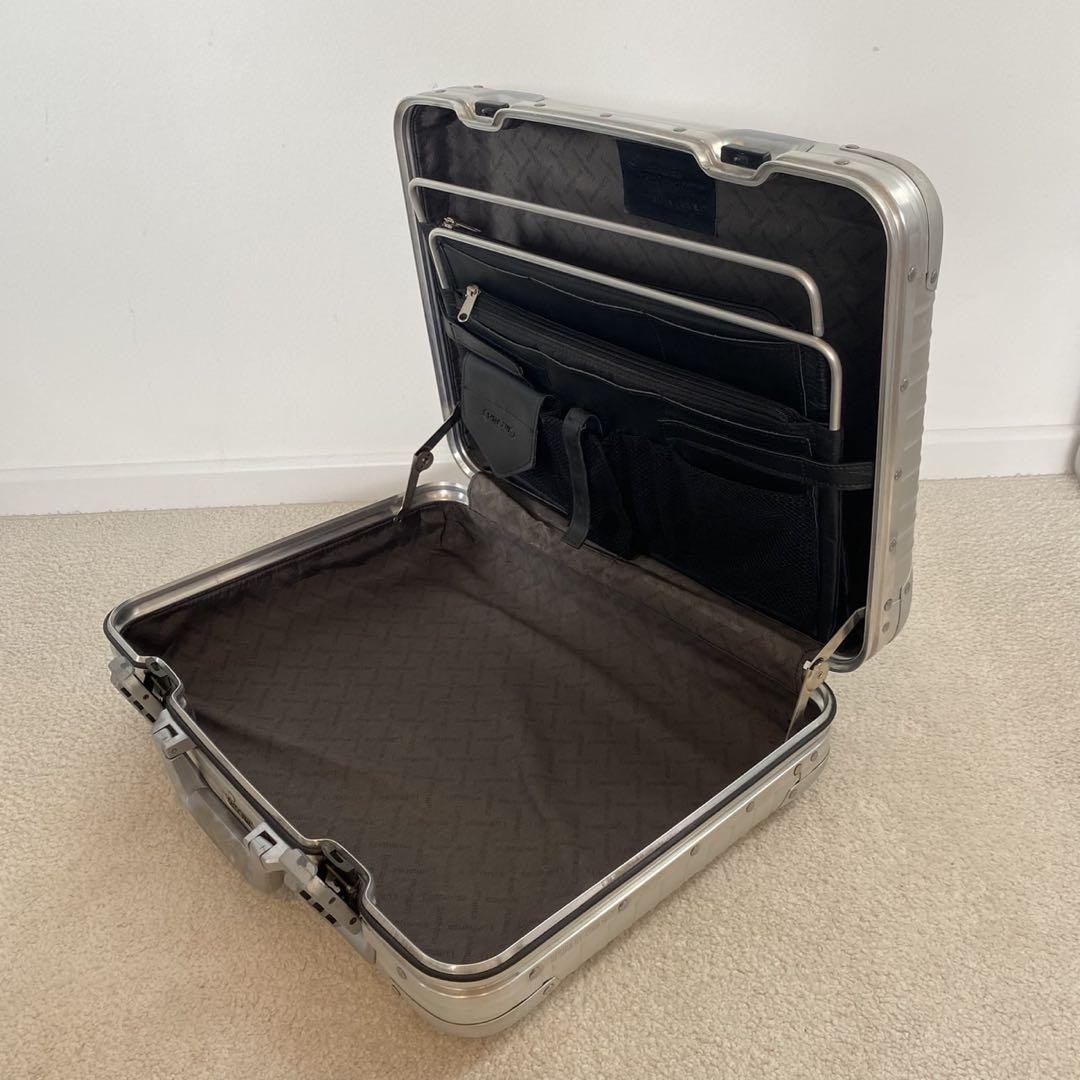 RIMOWA 918.14 Lufthansa Pilot Attache Case, Special specifications