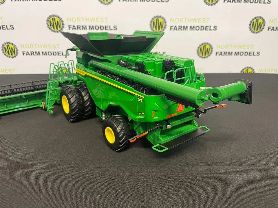 ERTL 45750 1:32 SCALE JOHN DEERE X9 1000 COMBINE HARVESTER WITH DUAL WHEELS - Image 3 of 4