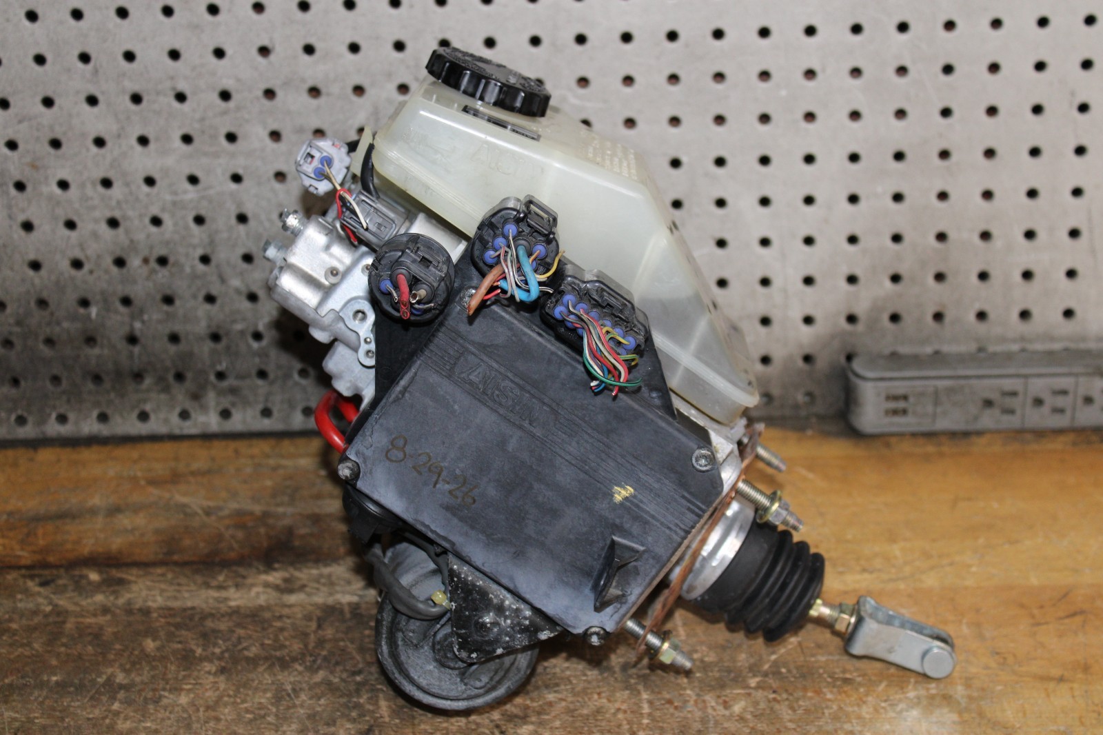 1998-05 Lexus GS300 GS400 GS430 ABS Anti Lock Brake Booster Pump Master Cylinder