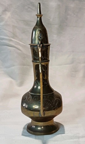 Pequeña tetera Dallah oriental vintage de latón con grabado floral hecha en la India - Imagen 3 de 10