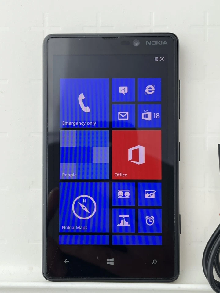 Nokia Lumia 820 - 8GB - Black Smartphone - image 4 of 4
