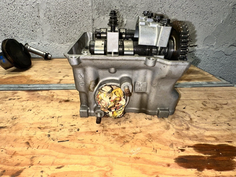 02-06 HONDA RVT1000R RC51 SP2 Motor Culata Trasera Foto 2 de 4