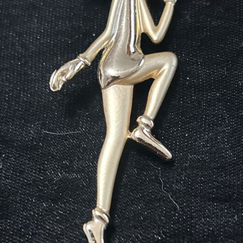 Broche boombox retro firmado tono dorado vintage AJC bailarina bailarina 3 1/8" - Imagen 3 de 7