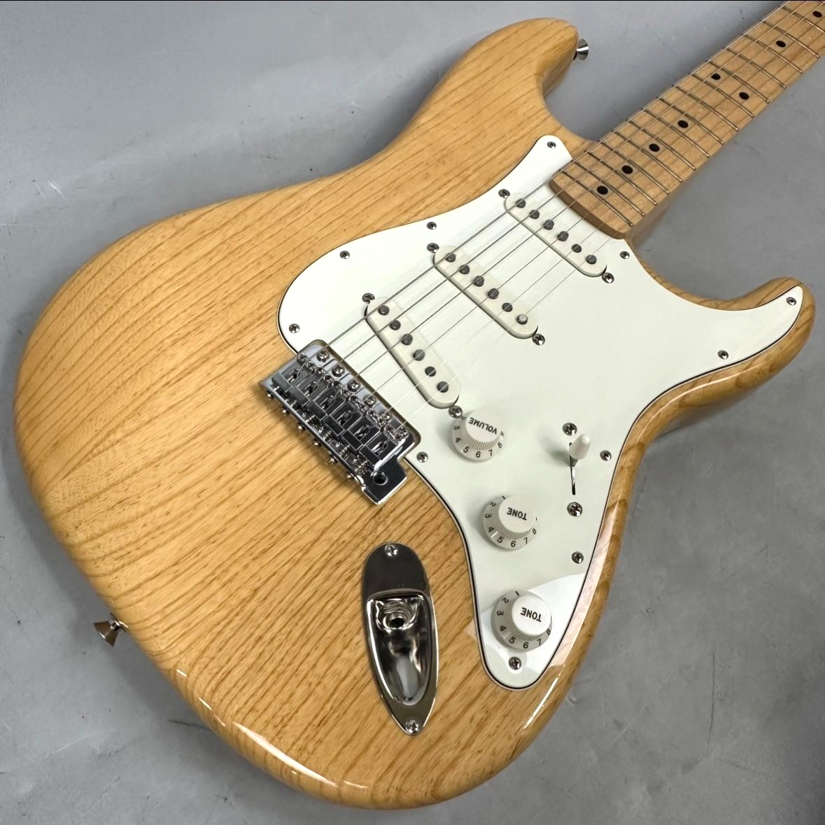 Fender Traditional 70s Stratocaster Vintage Style Electric Guitar