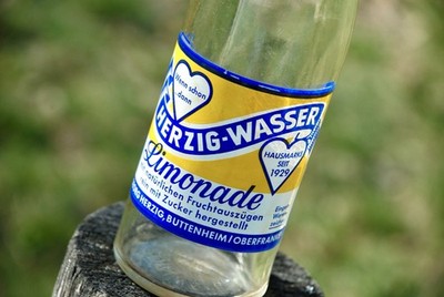 HERZIG-Wasser Buttenheim Bamberg Limonaden Flasche 60er Bügel Brauerei Glas