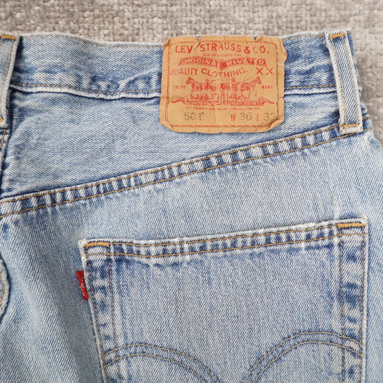 Levi's 501 Mens 35x32 Light Wash Straight Leg Blue Denim Jeans thumbnail 3