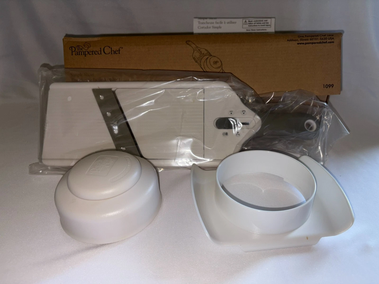 New in Box Pampered Chef Simple Slicer #1099 Mandolin Kitchen Food Gadget tool