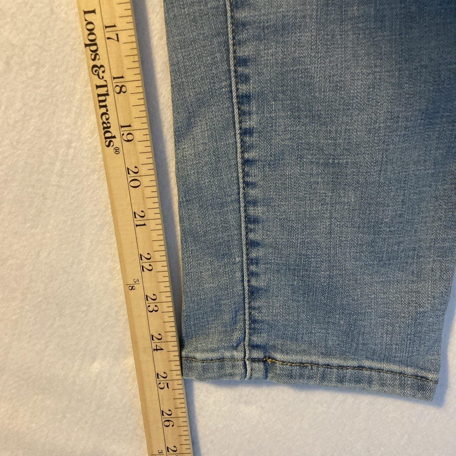 LEVI'S Strauss Women’s Crop Jeans Size 30