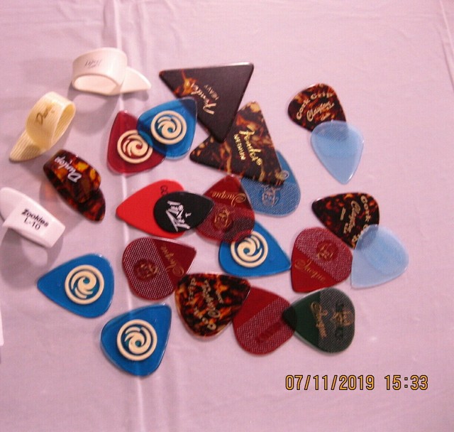 24 assorted brands of picks guitar picks different types of guitar