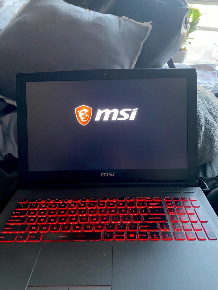 PORTATIL GAMING MSI GV62 8RE COMPLETO + TECLADO, REFRIGERADOR, AURICULARES, MOCHILA Foto 2 de 4