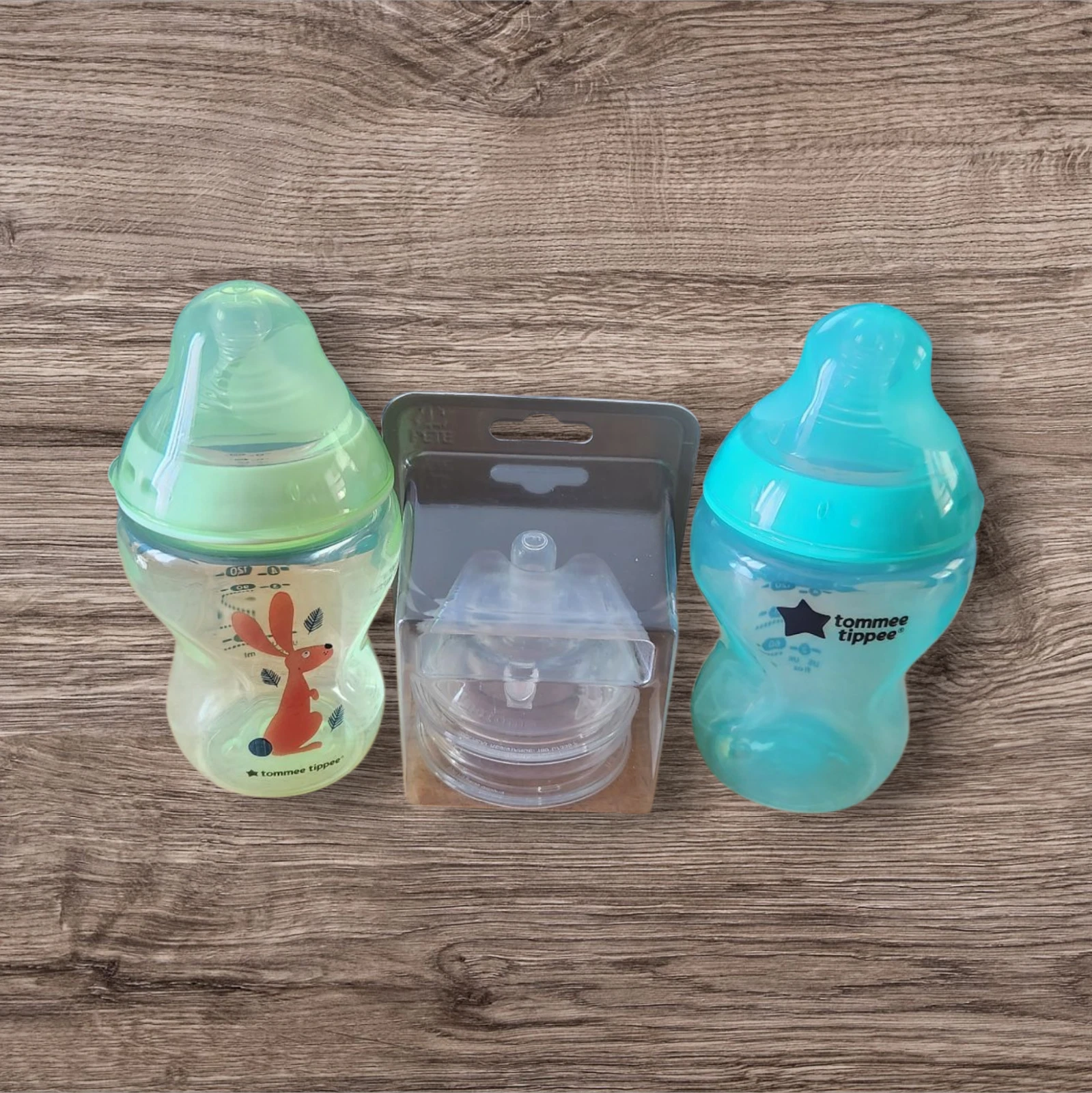 Tommee tippee 9oz 2-piece bottle with Como Tomo silicone replacement nipples B-5