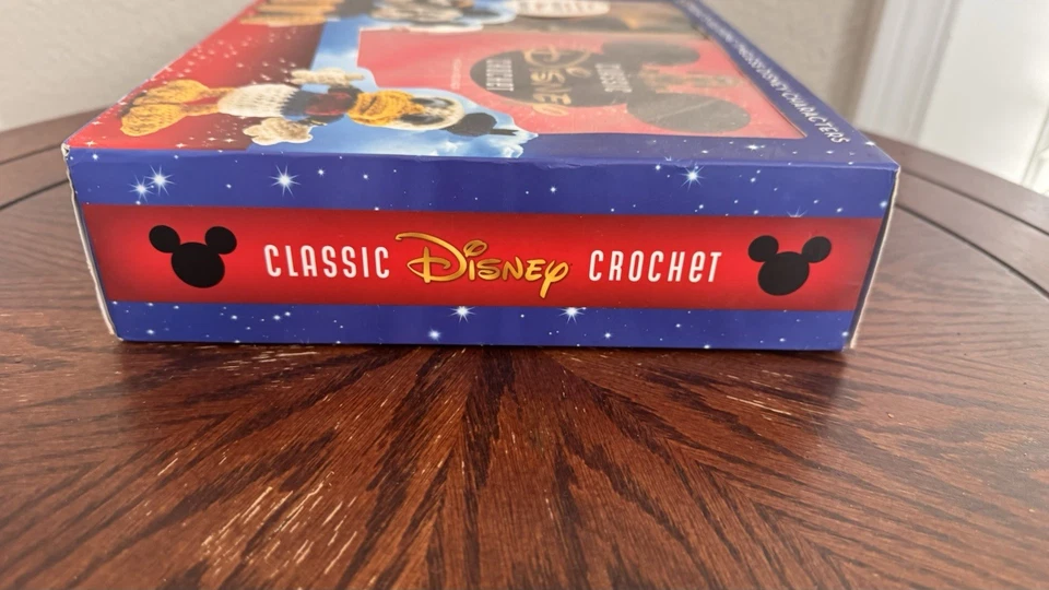 Классический набор для вязания крючком Disney — 12 проектов + материалы — Микки, Дональд и т. д. - Изображение 3 из 4