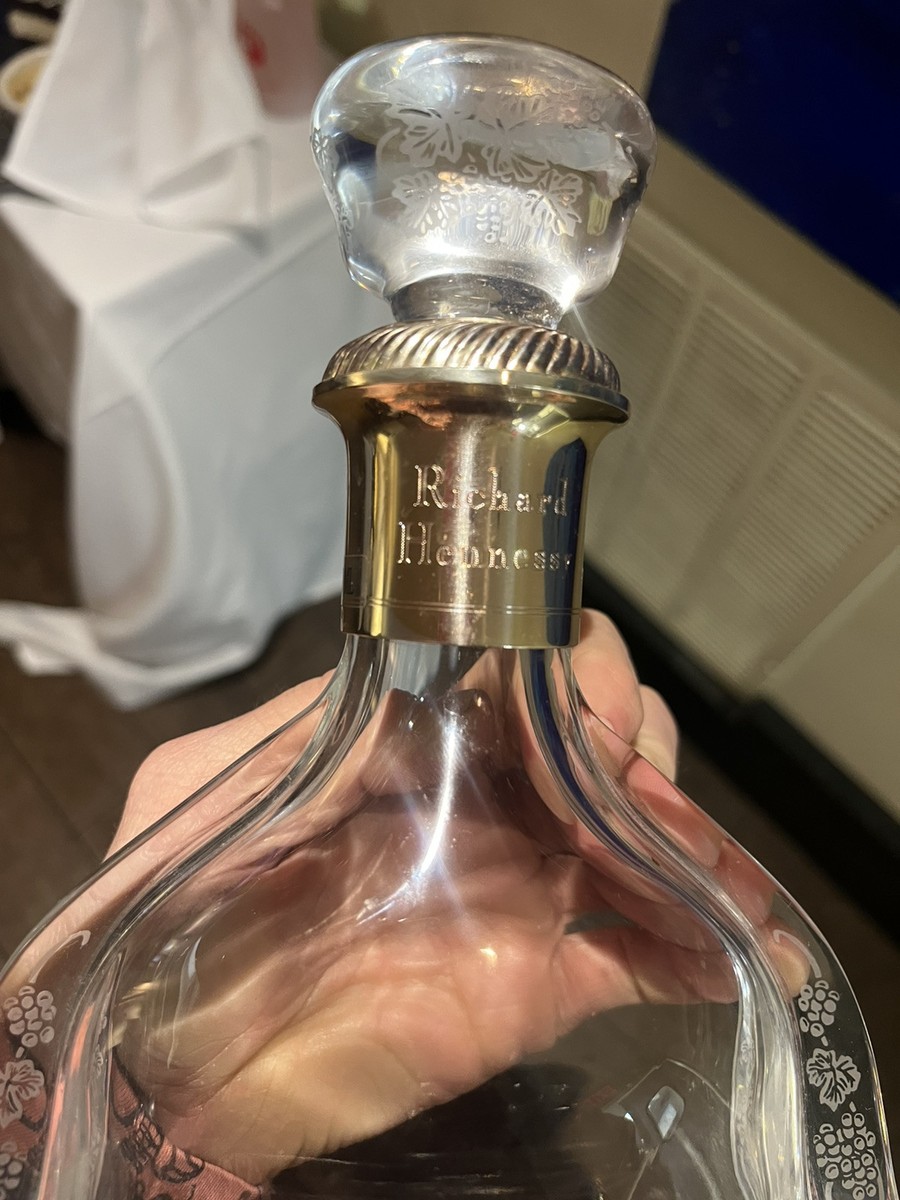 Hennessy Crystal Decanter バカラ Sold at auction Hennessy Paradis Baccarat Crystal Decanter